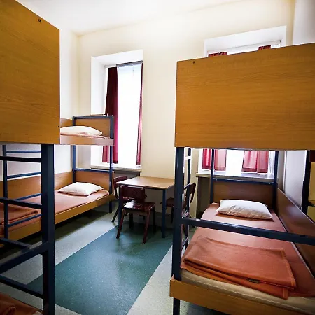 Schronisko Na Wyspie Hostel *