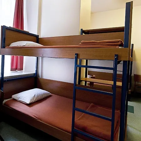 Hostel Schronisko Na Wyspie *